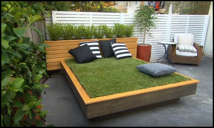 Build an Amazing Daybed Made of Grass