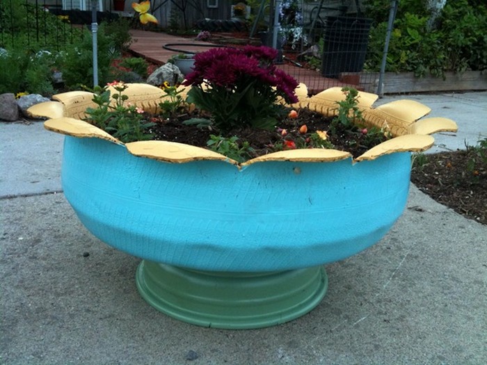 Turn Your Old Tires Into Super Attractive Planters