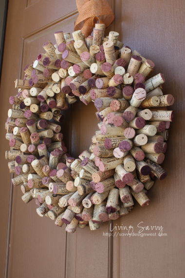 SCULPT A BEAUTIFUL CORK WREATH TO WELCOME GUESTS