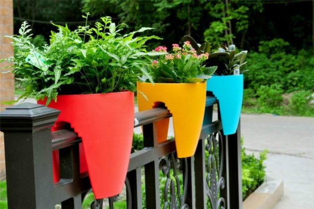 12 Flower Pots In Different Colors For Your Balcony