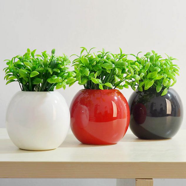 12 Flower Pots In Different Colors For Your Balcony