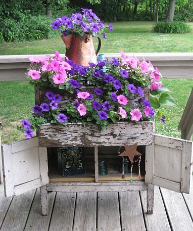 20 Inspiring Flower Planters that will Bring Magic into Your Garden
