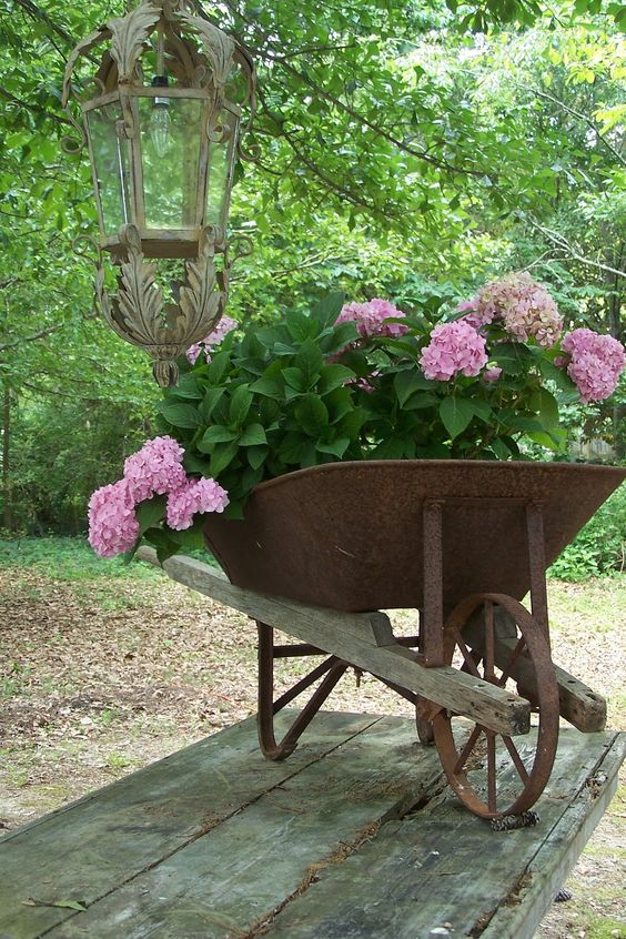 20 Inspiring Flower Planters that will Bring Magic into Your Garden